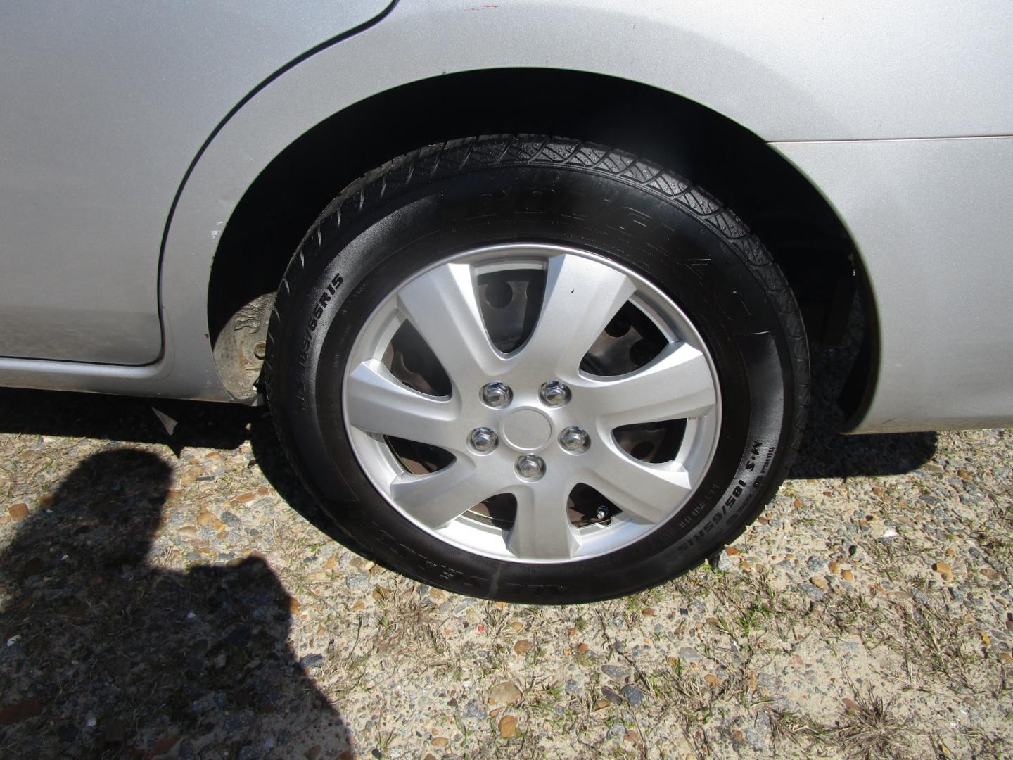 2015 Silver Nissan Versa 1.6 S 5M (3N1CN7AP9FL) with an 1.6L L4 DOHC 16V engine, 5-Speed Automatic transmission, located at 2553 Airline Blvd, Portsmouth, VA, 23701, (757) 488-8331, 36.813889, -76.357597 - Down Payment: $499 Weekly Payment: $90 APR: 23.9% Repayment Terms: 42 Months ***CALL ELIZABETH SMITH - DIRECTOR OF MARKETING @ 757-488-8331 TO SCHEDULE YOUR APPOINTMENT TODAY AND GET PRE-APPROVED RIGHT OVER THE PHONE*** - Photo#8